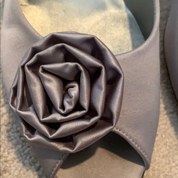 Vaneli silver/grey open toe satin heels - Picture 4 of 6